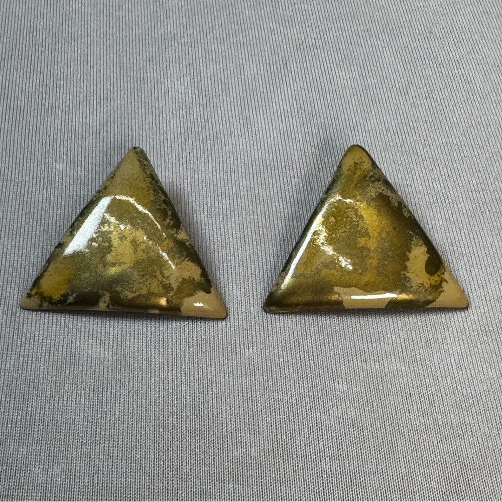 Marbled Triangle Metal Enamel Earrings in Cream and Gold Leaf